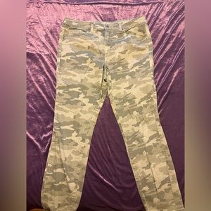 Universal Thread camo printed skinny jeans size 14